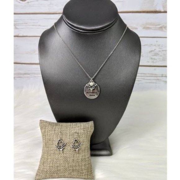 Silver Tone Mountain Mama Necklace & Earring Set - Picture 1 of 1